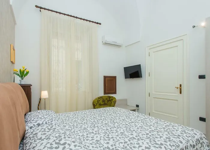 Il Garbino And Daire Lecce